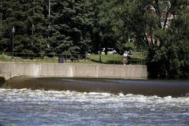 Fox River dams removals plan has Kane County residents divided