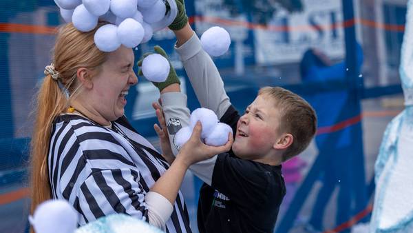 Photos: La Salle kicks off Christmas season with new Frosty on First event 