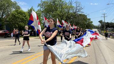 Crystal Lake Memorial Day parade honors ‘ultimate sacrifice,’ highlights women who serve 