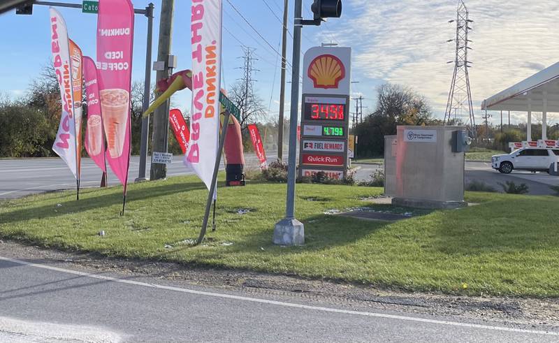 A Shell facility with a Dunkin’ and convenience store has opened at Route 53 and Caton Farm Road in Crest Hill.A Shell facility with a Dunkin’ and convenience store has opened at Route 53 and Caton Farm Road in Crest Hill.