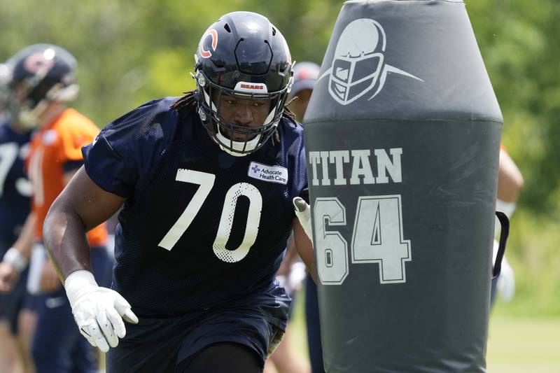 Chicago Bears offensive lineman Braxton Jones runs a drill during NFL football practice in Lake Forest, Ill., Friday, May 31, 2024. (AP Photo/Nam Y. Huh)