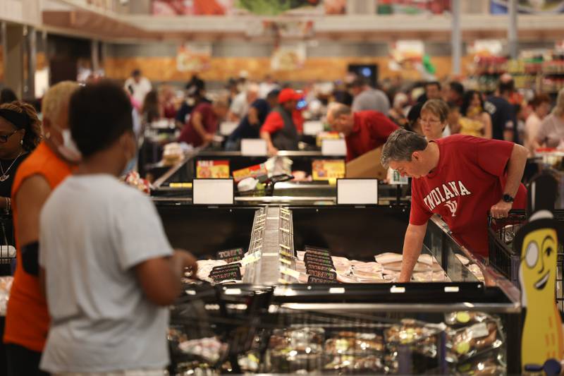 Hundreds of shoppers made their way out to Tony’s Fresh Market for their grand opening in Joliet on Wednesday. Wednesday, June 28, 2022 in Joliet.