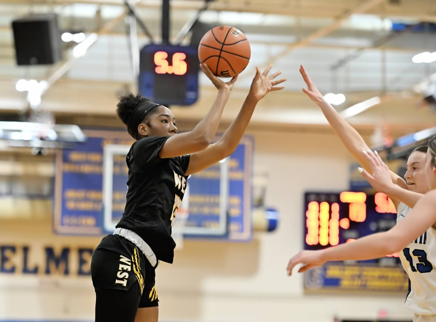 Girls basketball: Lincoln-Way East overcomes Joliet West&rsquo;s upset bid to win regional title