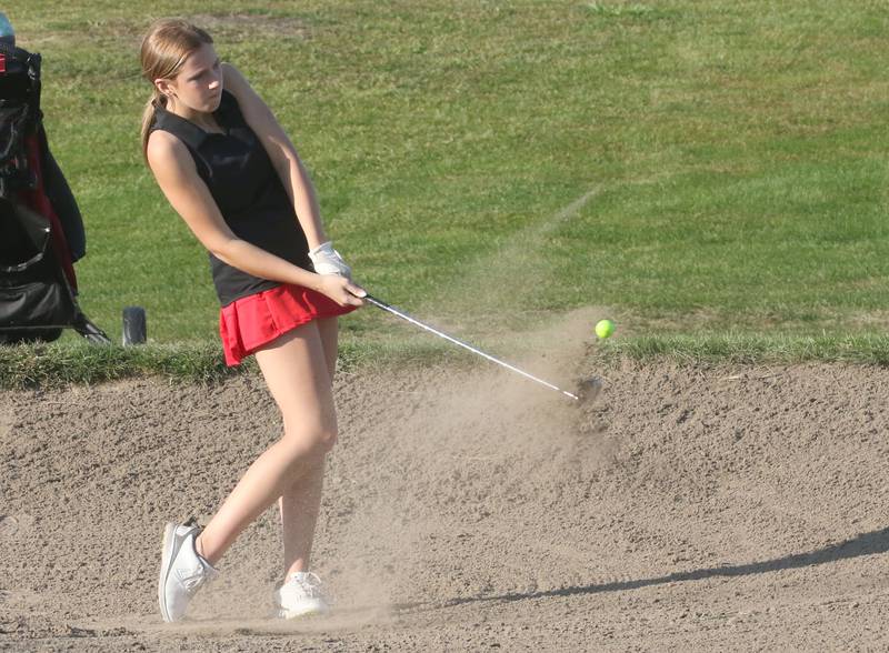 Ottawa's Bella Borowski gets out of the bunker on Monday, Sept. 8, 2025 at Deer Park Golf Club in Oglesby.