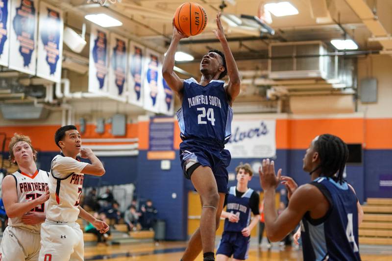 Plainfield South's Brandon Pearce (24) shoots the ball in the paint against Oswego during a basketball game at Oswego High School on Friday, January 17, 2025.