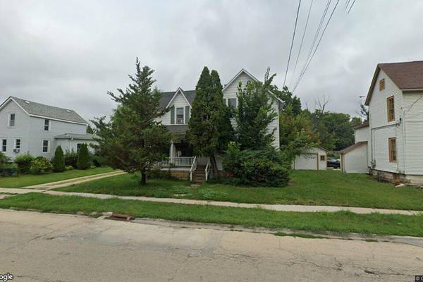 Single-family home sells in Sycamore for $195,000