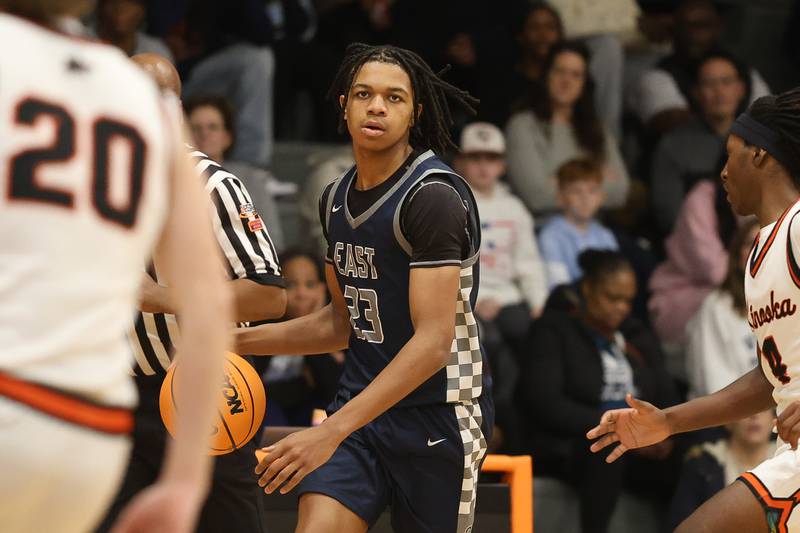 Oswego East’s looks for a play against Minooka on Friday, Jan. 16, 2026 in Minooka.