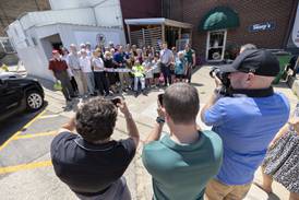 Sen. Arellano opens new Dixon office