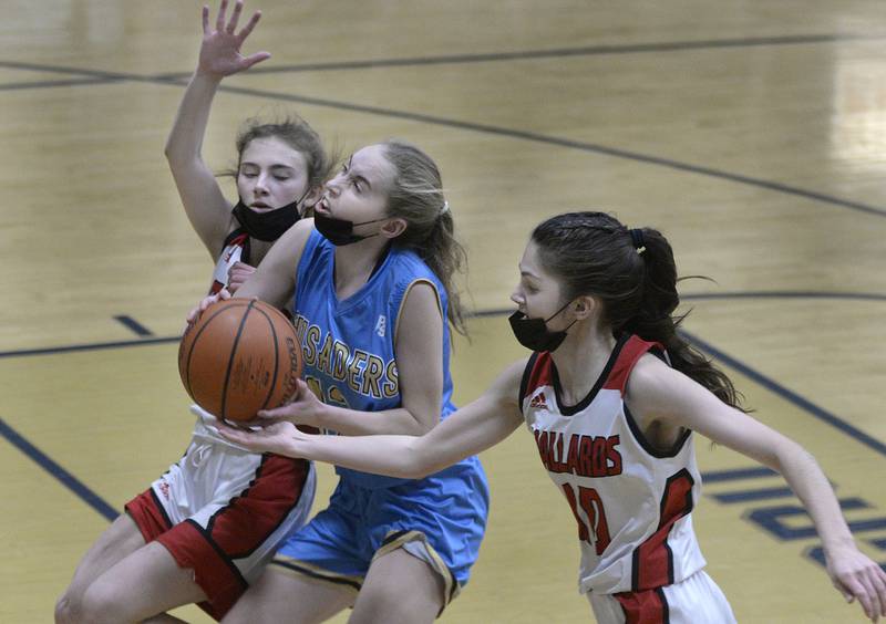 Marquette’s Lilly Craig, works to get past Henry’s Mikayla Frawley, and Hope Self, in the first quarter on Thursday Jan. 20, 2022 at Marquette.