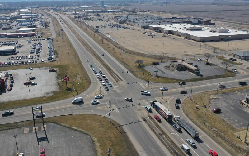 Traffic moves smoothly at the intersection of 38th Street and Illinois 251 in Peru.