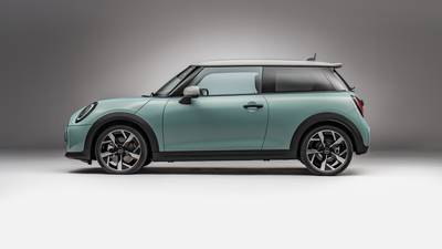 Mini Cooper S hardtop 2-door loaded with personality