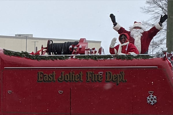 Joliet gives Santa a big send-off to the North Pole