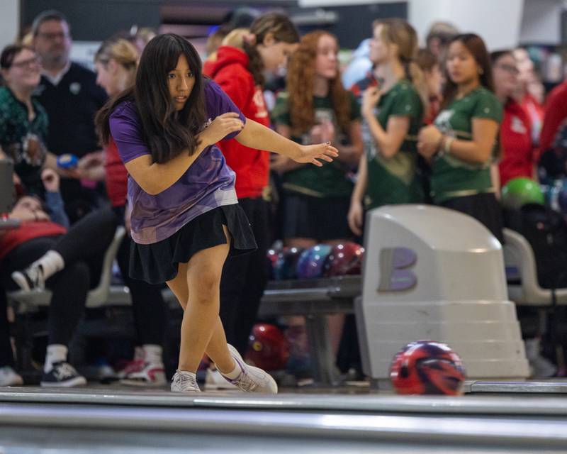 Madelyn Bird of Dixon bowls ball down lane at the L-P Cavalier Classic on Saturday, December 20, 2025 at Super Bowl in Peru.