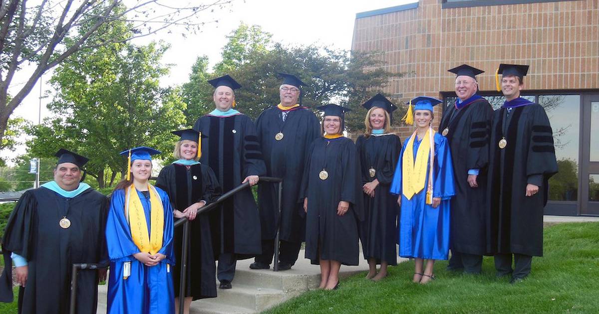 LincolnWay East’s Class of 2015 on New Lenox graduates Shaw Local