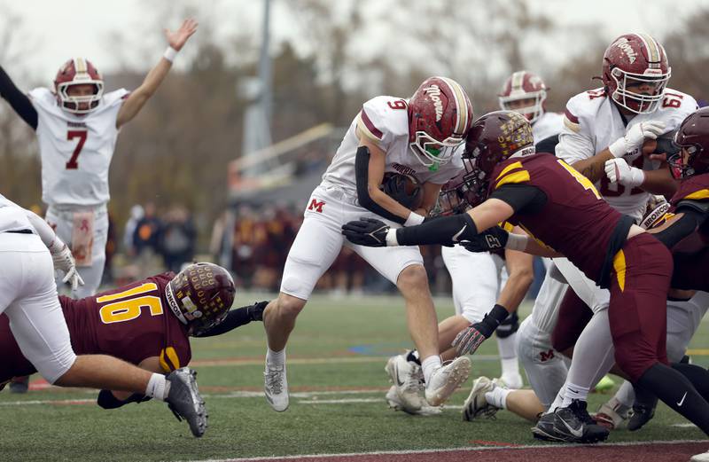 Morris' Caeden Curran (9) glides in for a touchdown during the IHSA Class 4A semifinals football playoff game Saturday, Nov. 22, 2025 in Lombard.