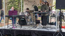 Wine on the Fox in Oswego draws large crowds despite cool temperatures