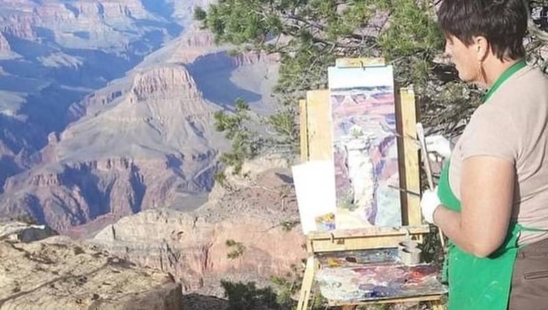 New Jersey based plein air artist Marjorie Haley paints the Grand Canyon in 2018.
