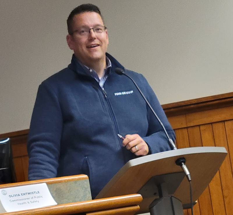 Ross Grimes, a geologist with the environmental engineering firm of Fehr Graham, outlines the City of Ottawa's options for the clean-up of the property at 429 W. Lafayette St.