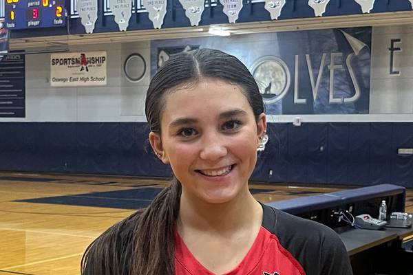 Tehya Knapp, Yorkville follow familiar theme, rally past Oswego East in third set in regional semifinal