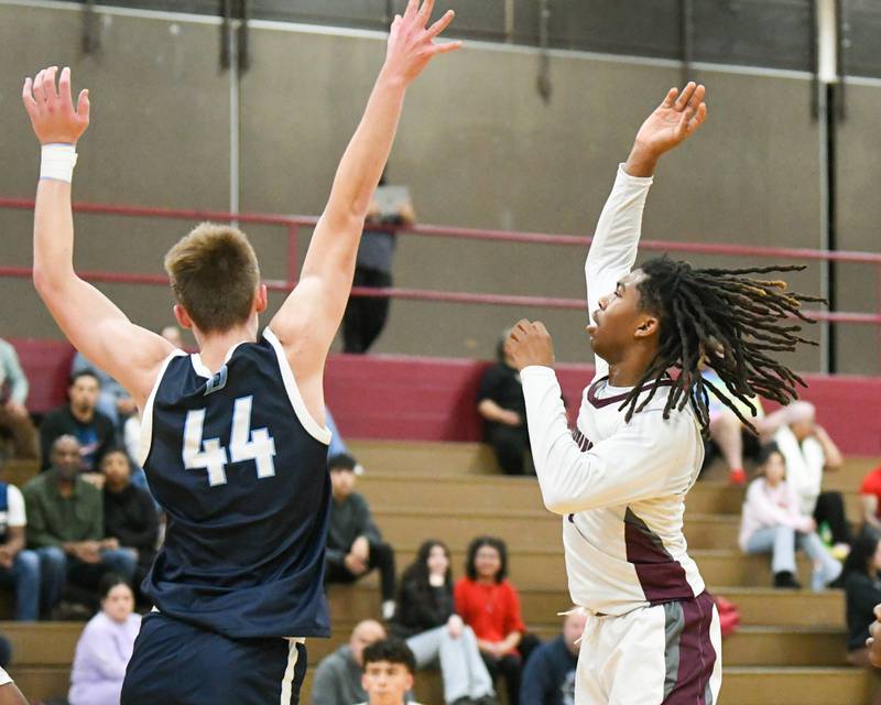 Morton East's Twon Jones (4) makes a shot in the second quarter while being defended by dgbb44 during the second quarter on Saturday Dec. 9, 2023, while being played at Morton East High School.