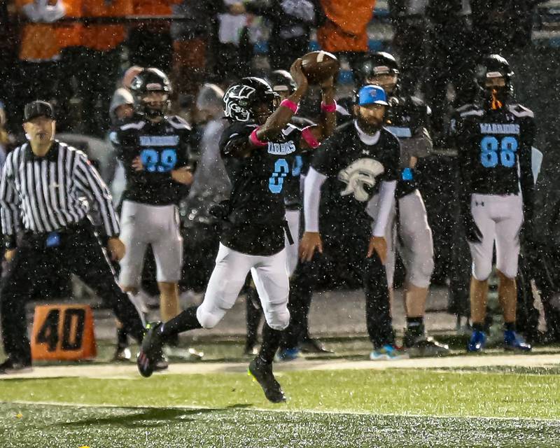 Willowbrook's KJ Rhodes (0) makes a catch during Class 7A football playoff game between Yorkville at Willowbrook.   Oct 27, 2023.
