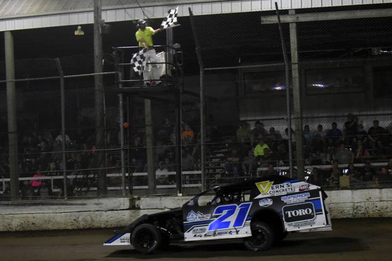 Derek Losh wins the DIRTcar Summitt modifieds feature during the DIRTcar Summer Nationals at Kankakee County Speedway Wednesday, June 11, 2025.