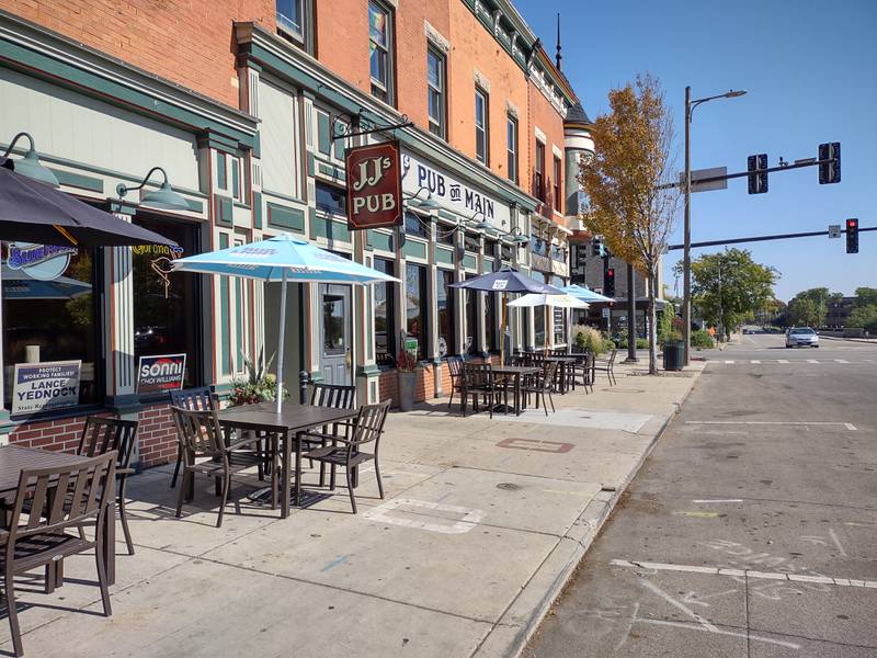 JJ's Pub in Ottawa is located on Main Street, across the street from the Jordan block.