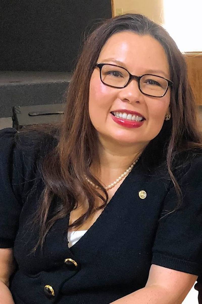 U.S. Sen. Tammy Duckworth of Hoffman Estates was among the first federal candidates to file nominating petitions Monday for the June primary. The filing period opened Monday morning and continues through March 14.
