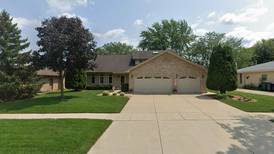 Single-family home sells in Orland Park for $555,000