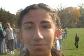 Willowbrook’s Amelie Ojeda counts another historic accomplishment, becomes school’s first sectional XC champ