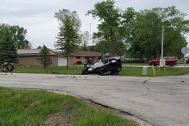 2 injured in crash on Illinois Route 115