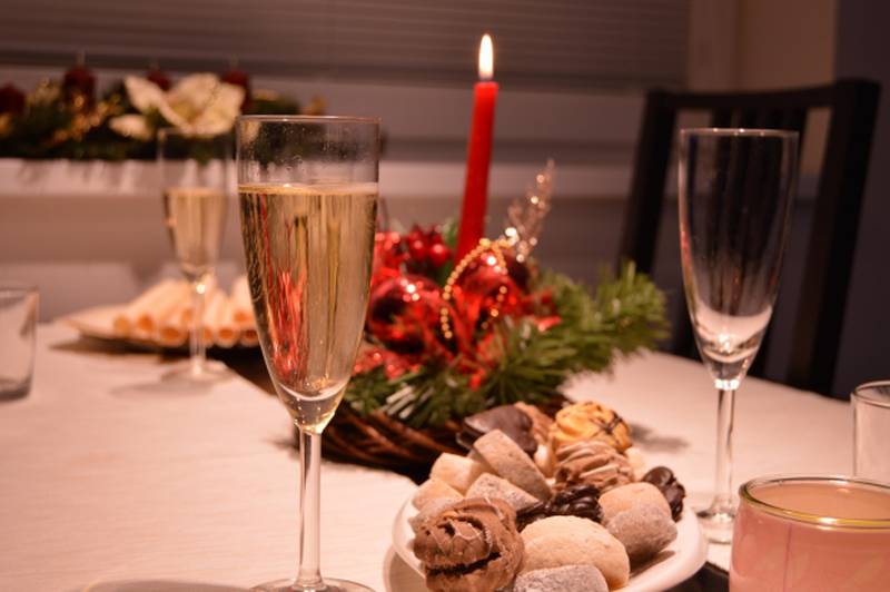 Enjoy a holiday meal on Christmas Eve or Christmas Day.