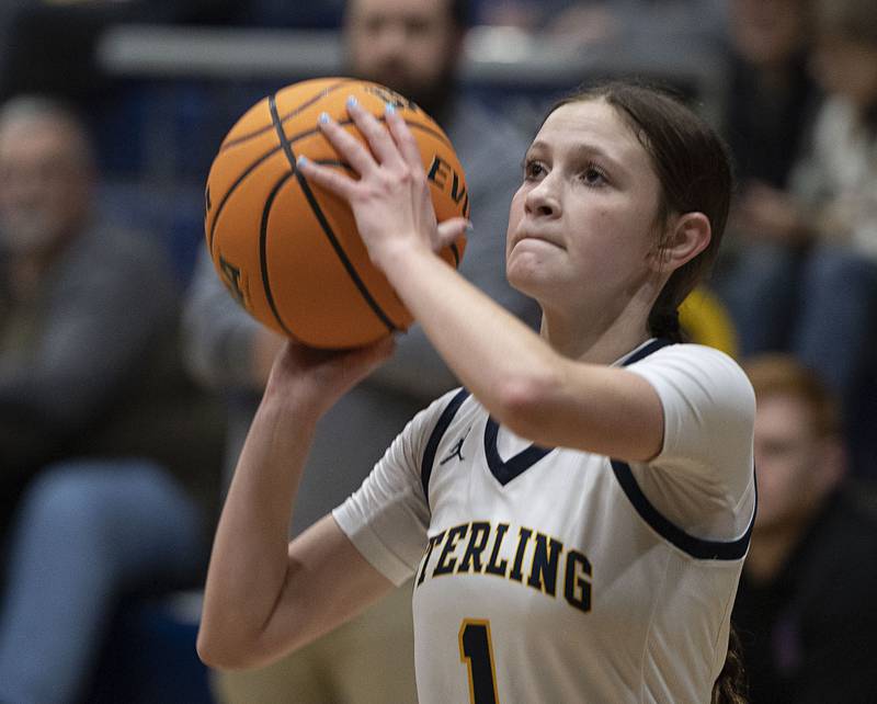 Sterling’s Brenley Johnson puts up a three-pointer against Rochelle Tuesday, Jan. 6, 2026.