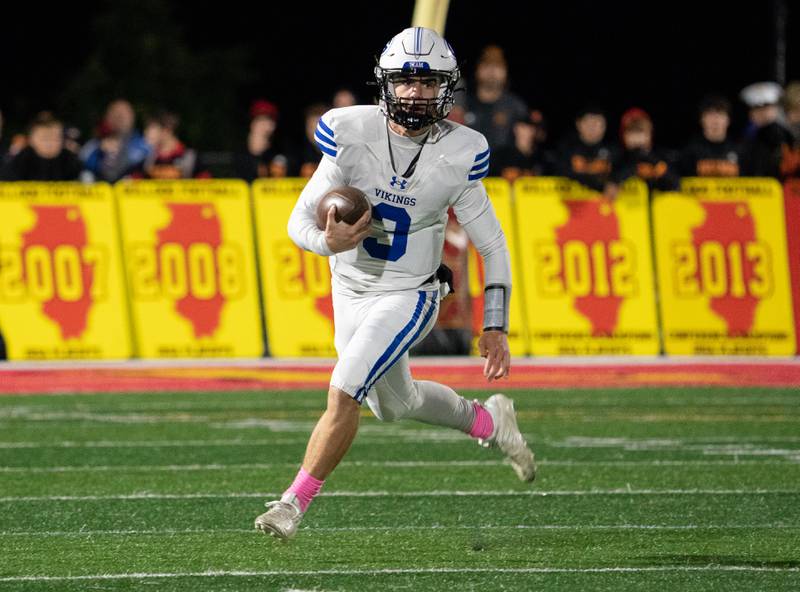 Geneva’s Nate Stempowski (3) carries the ball against Batavia during a football game at Batavia High School on Friday, Oct 7, 2022.