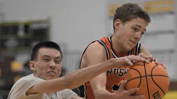 Naperville North hands Geneva first loss, advances to Hinkle Holiday Classic championship game