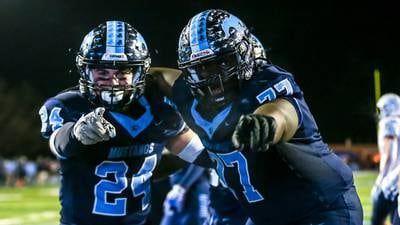 Downers Grove South tops Plainfield South in back-and-forth game, gets first playoff win since 2011