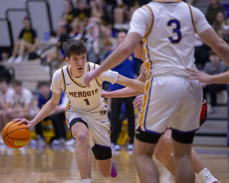 Cole Tillman of Mendota High School drives closer to the net against Hall defense during the game on January 24, 2025 at Mendota High School.