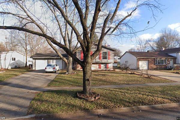 Single-family home sells in Crystal Lake for $330,000