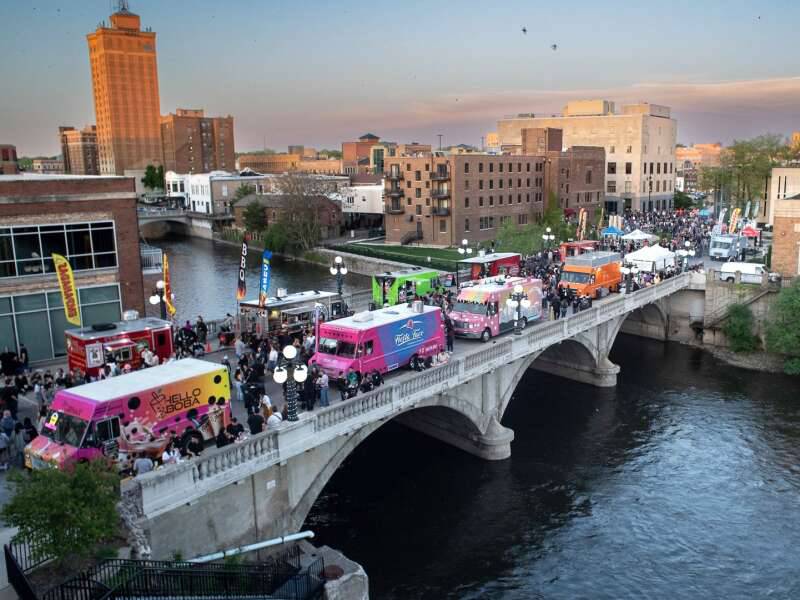 Aurora’s first Fall Food Truck Festival.
will take place from 5 to 9 p.m. on Friday, Sept. 26, on the Benton Street Bridges between Broadway Avenue and River Street in downtown Aurora.