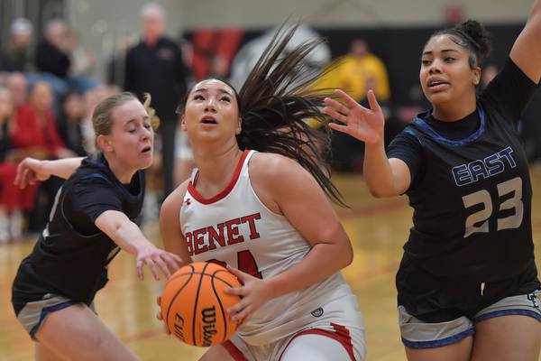 Benet, behind Emma Briggs’ career-best 36 points, overcomes Oswego East in regional final