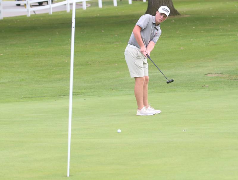 Streator's Brody Elias, puts on the one hole during the Streator Bulldog Invitational on Monday, Aug. 25, 2025 at Eastwood Golf Course in Streator.