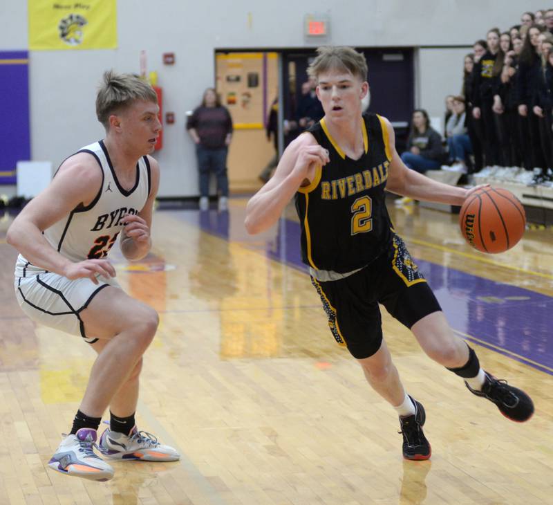 Riverdale's Jake Willems (2) drives to the basket as Byron's Braylon Kilduff (230 defends at the 2A Mendota Sectional on Wednesday, Feb. 28, 2024.