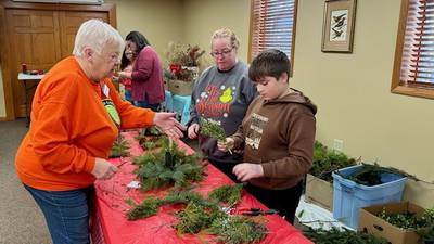Marshall-Putnam 4-H hosts holiday centerpiece workshop