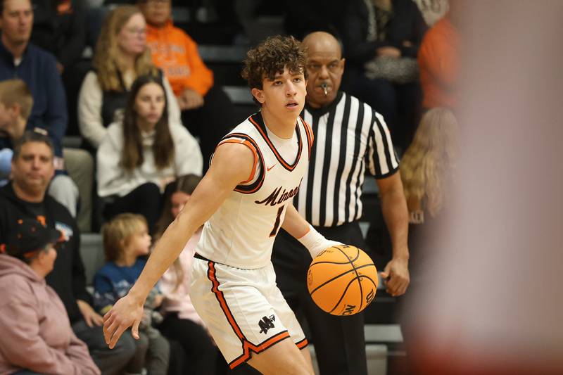 Minooka’s Nathan Gonzalez looks for a play against Oswego East on Friday, Jan. 16, 2026 in Minooka.