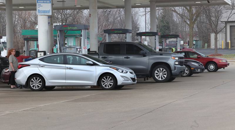 Vehicles fill the gas pumps due to the relatively low gas price of $3.89 per gallon for regular unleaded Tuesday, March 31, 2026, at the Hy-Vee on DeKalb Avenue in Sycamore. Gas prices at most local stations are now over $4 a gallon.