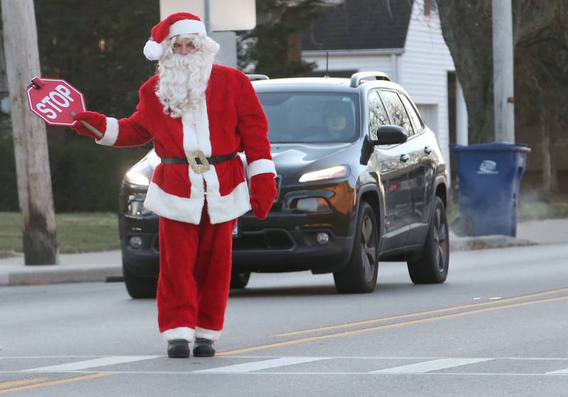 Santa Claus came to Lincoln Junior High School to be the crossing guard on Wednesday, Dec. 20, 2023 in La Salle. Santa came to the school to assist students as the crossing guard for the morning and spread holiday cheer to all.