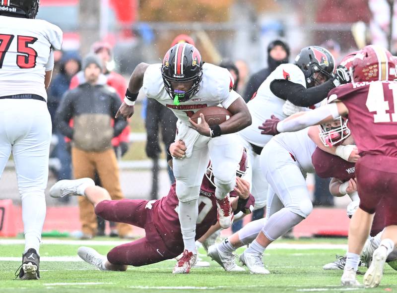 Metamora's Jaiduan Cranford (1) tries to break a tackle during the class 4A second round playoff game against Morris on Saturday, NOV. 08, 2025, at Morris.