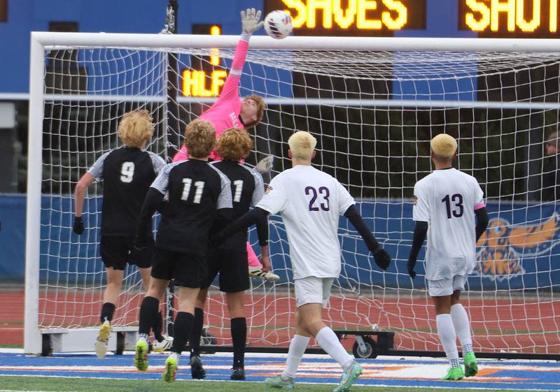 Mendota keeper Mateo Goy blocks the ball during the Class 1A State title game on Saturday, Nov. 8, 2025 at Hoffman Estates High School.