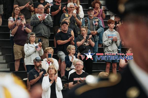 ‘Quite an honor’: McHenry High teacher accompanies veterans, students on Honor Flight