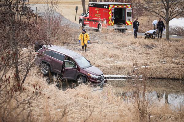 2 vehicle crash at Sun City Huntley, prompting water rescue call
